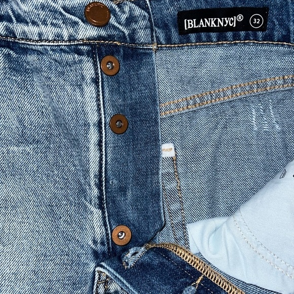 {Blank NYC Denim Button Up Distressed Cut Off Shorts Size 32} - Picture 8 of 12